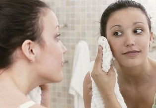 la roche posay article main illustration skin care skin allergy treatm