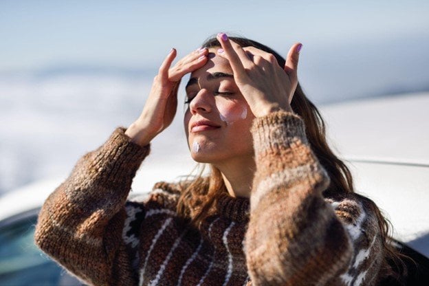 <strong>Crema solar en la nieve: Importancia de aplicarla</strong>