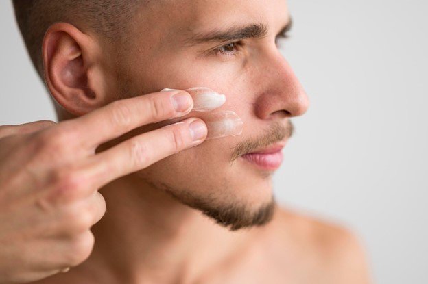 crema facial hombre con proteccion solar