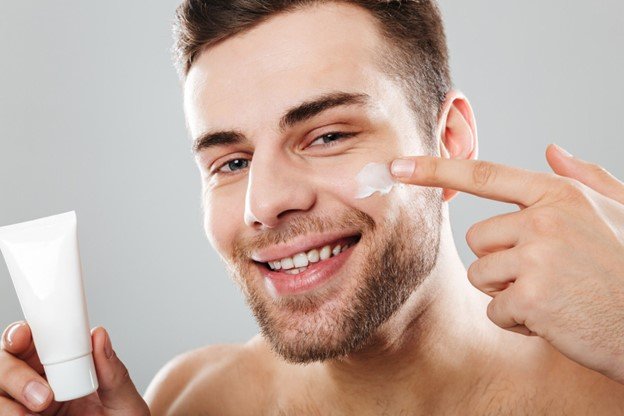 mejor crema antiarrugas hombre con protección solar