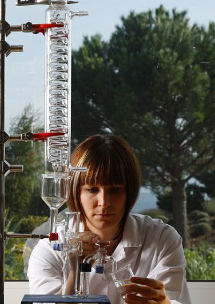 https://www.laroche-posay.es/-/media/project/loreal/brand-sites/lrp/master/dmi/simple-page/landing-page/microbiome-hub/laroche-posay-landingpage-microbiome-science-flipcard11.jpg